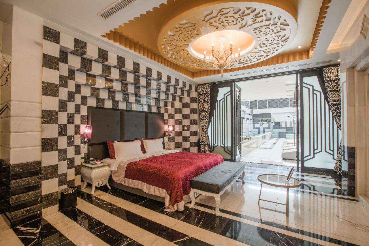 Motel Stars Taichung Extérieur photo
