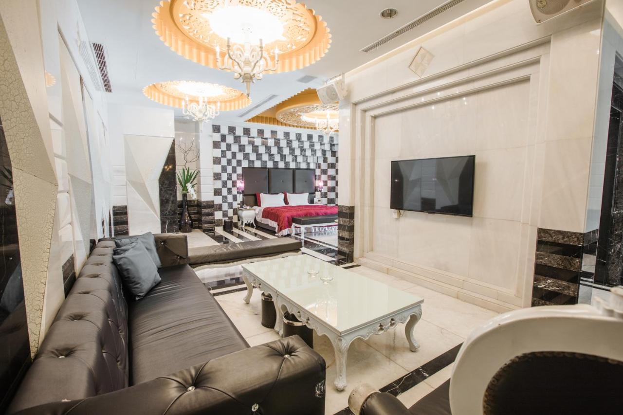 Motel Stars Taichung Extérieur photo