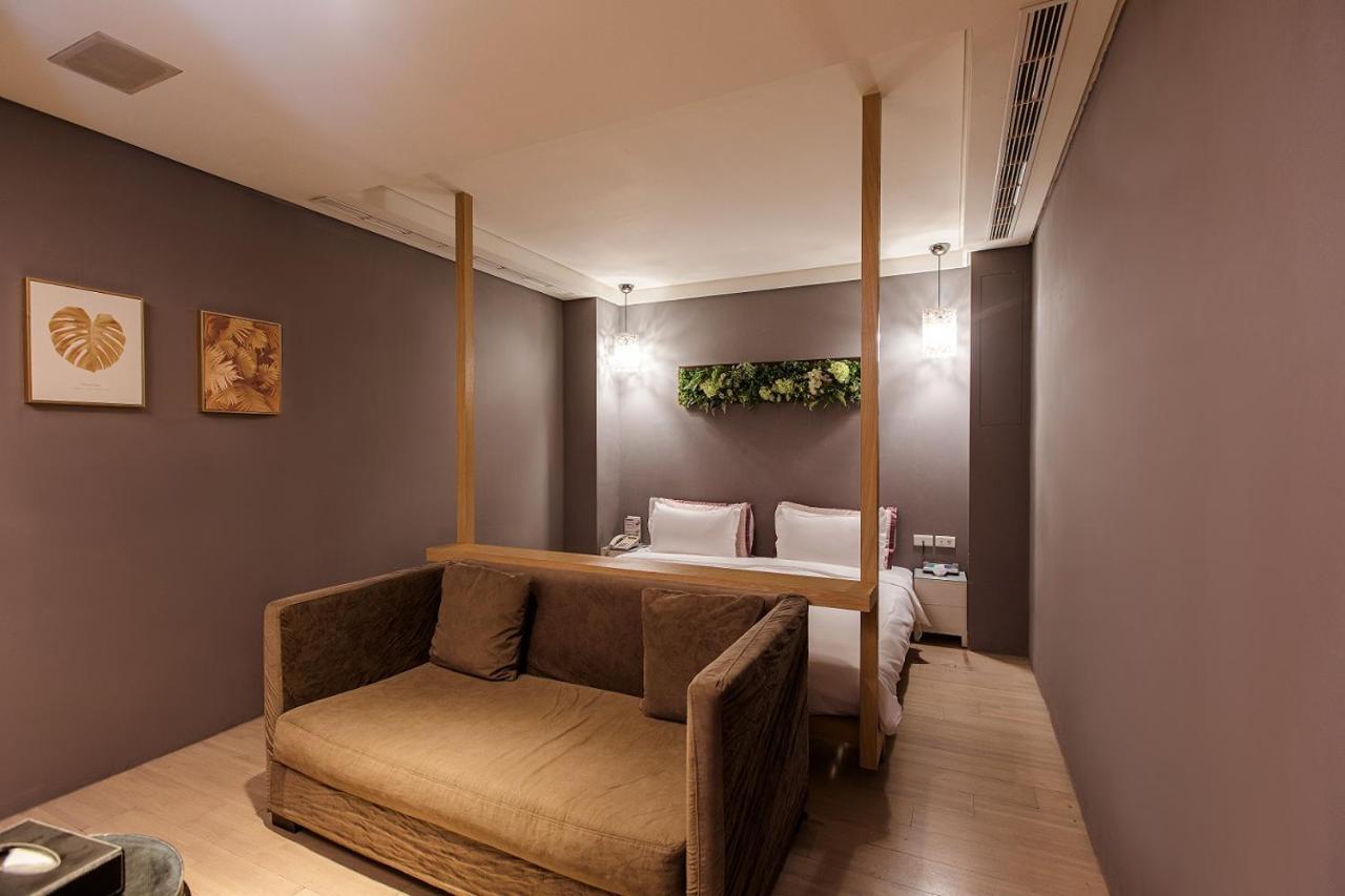 Motel Stars Taichung Extérieur photo