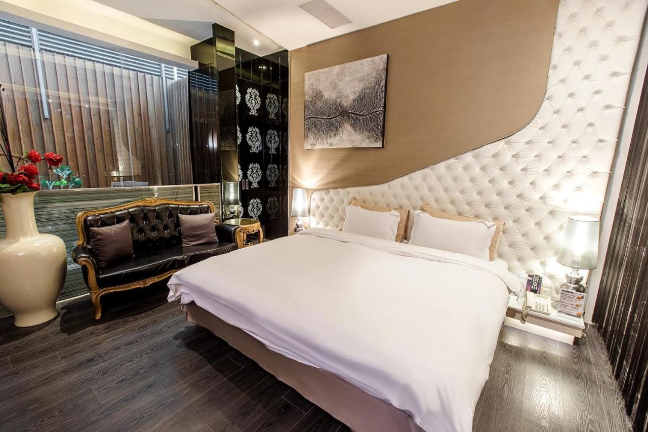 Motel Stars Taichung Extérieur photo