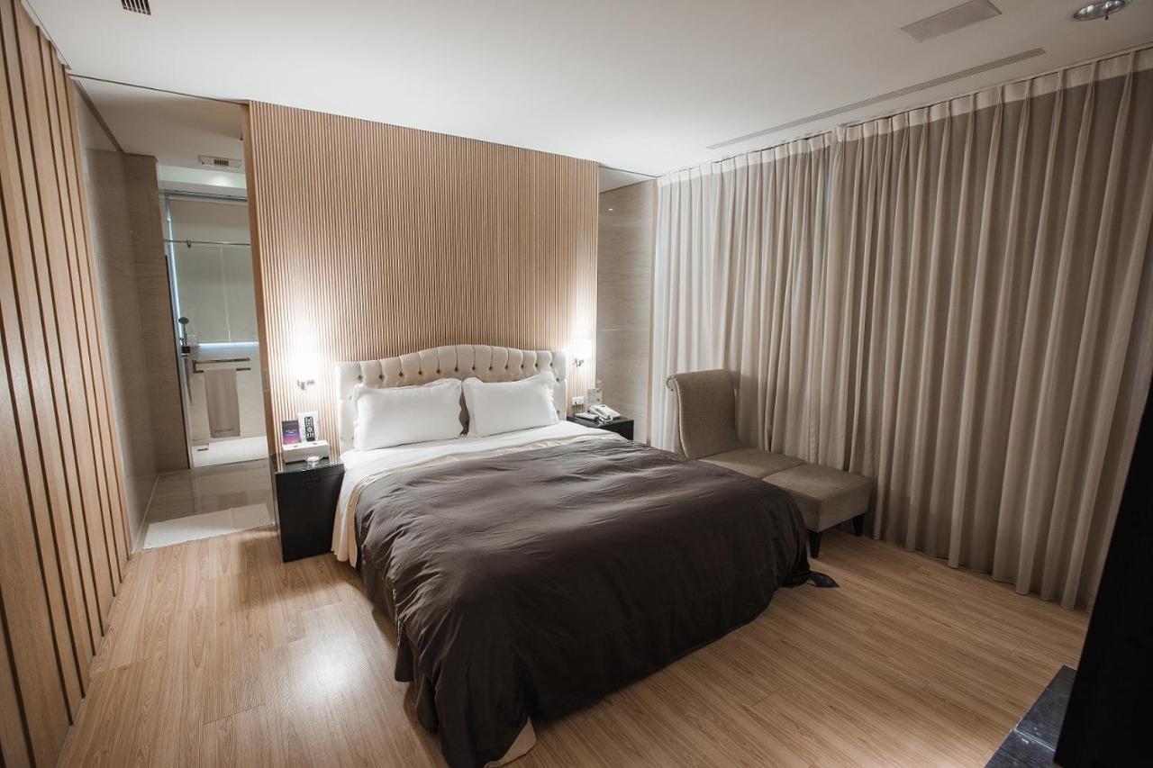 Motel Stars Taichung Extérieur photo