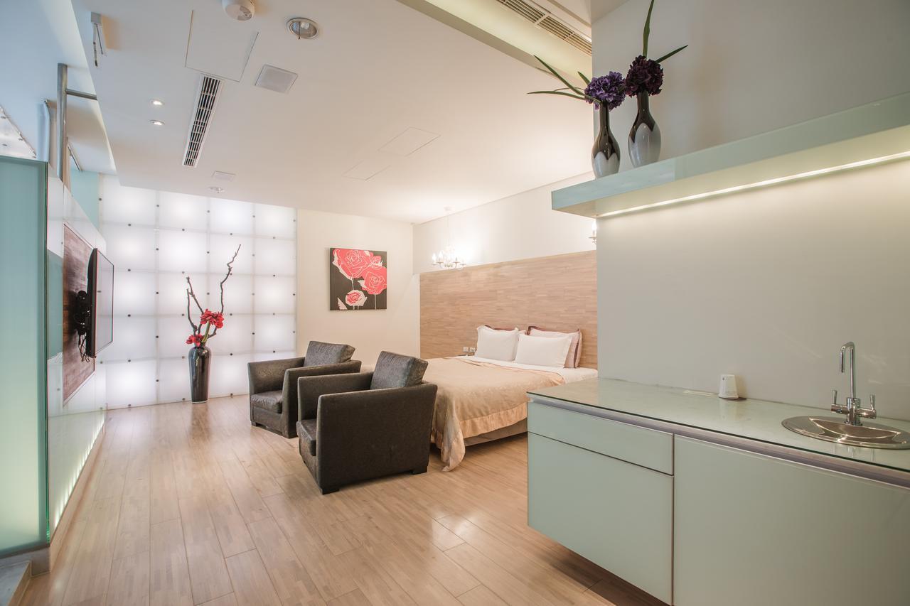 Motel Stars Taichung Extérieur photo