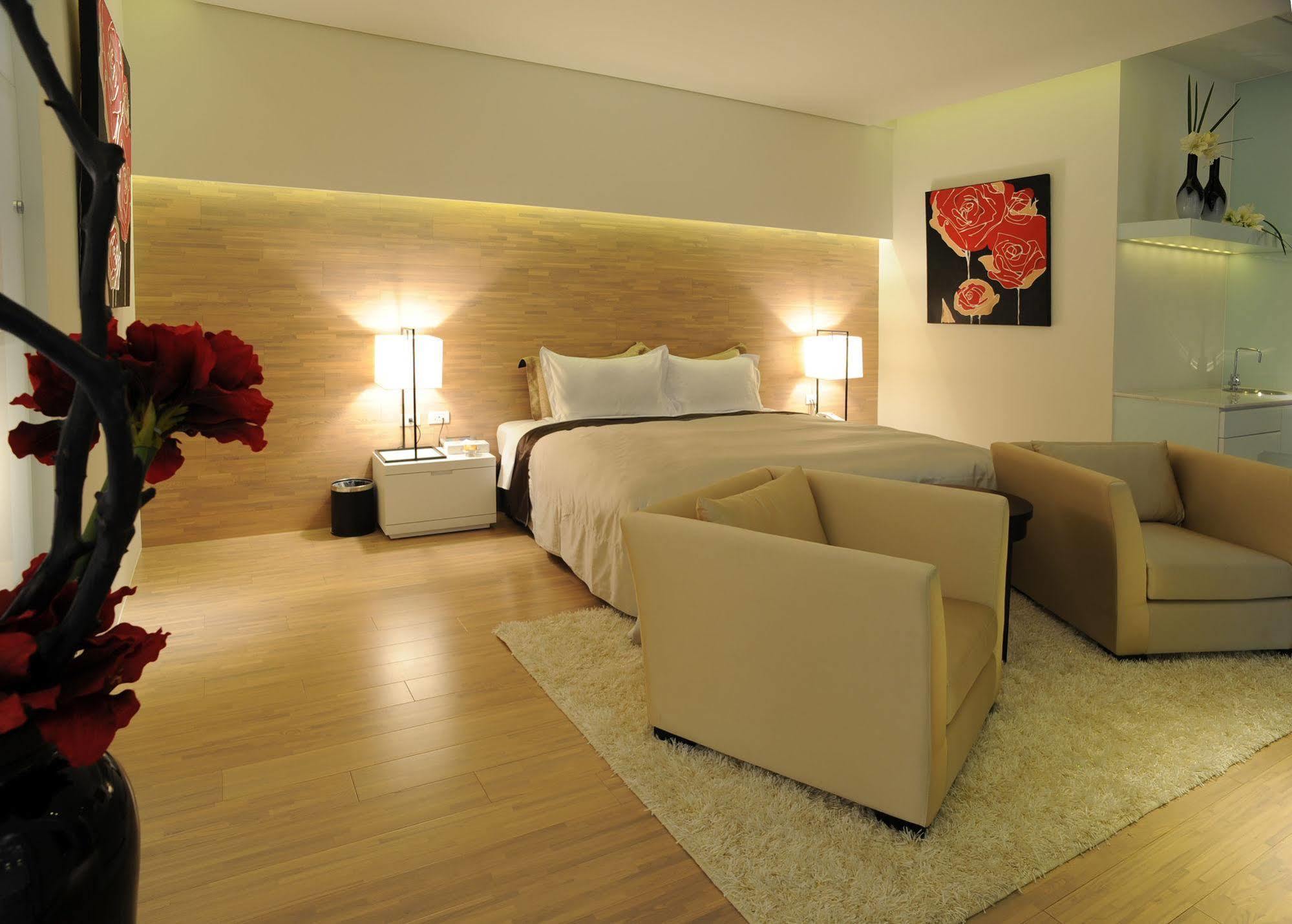 Motel Stars Taichung Extérieur photo