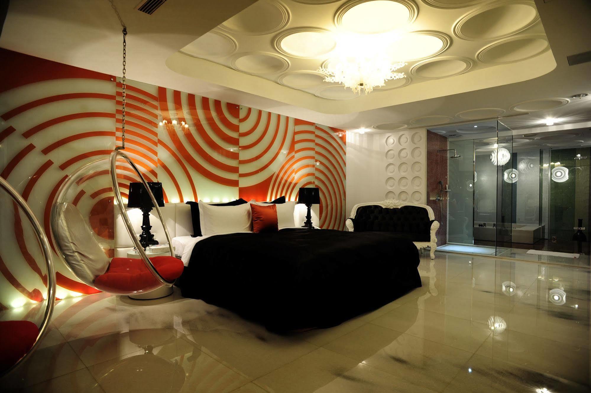 Motel Stars Taichung Extérieur photo