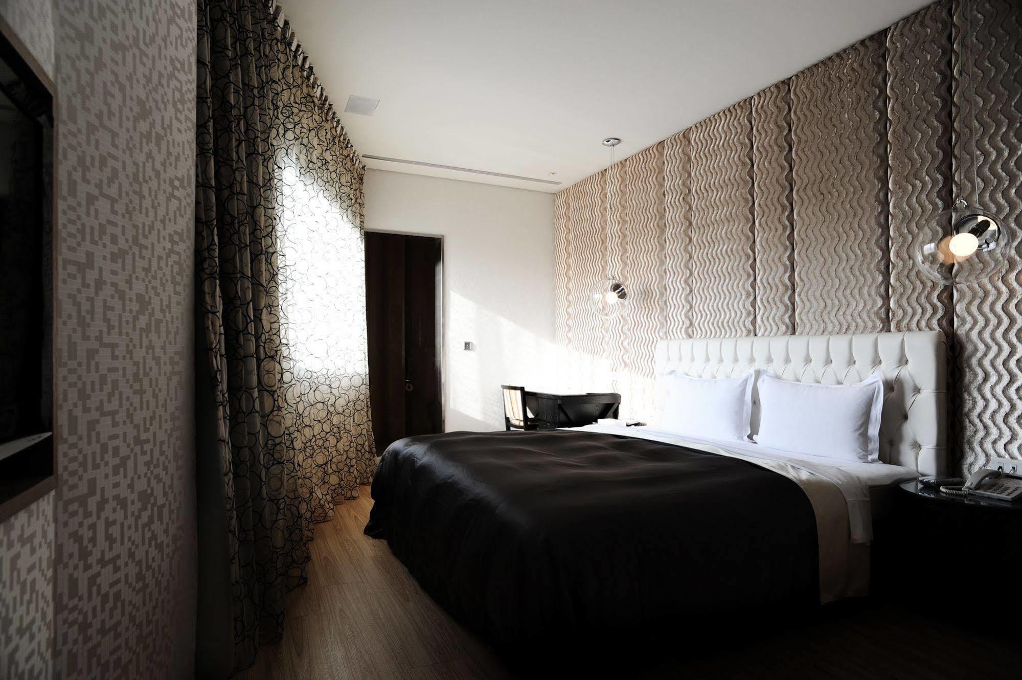 Motel Stars Taichung Extérieur photo