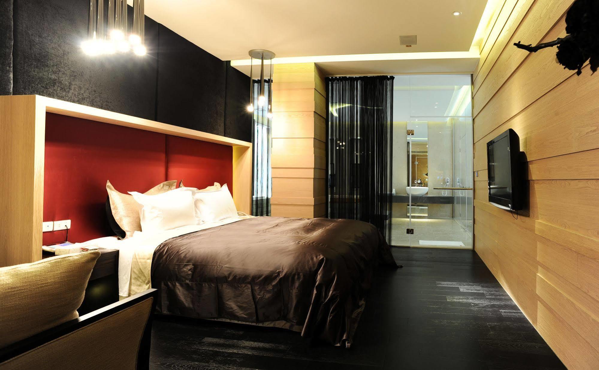Motel Stars Taichung Extérieur photo