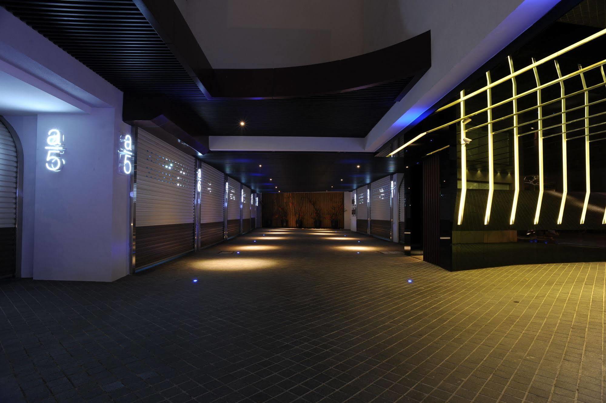 Motel Stars Taichung Extérieur photo