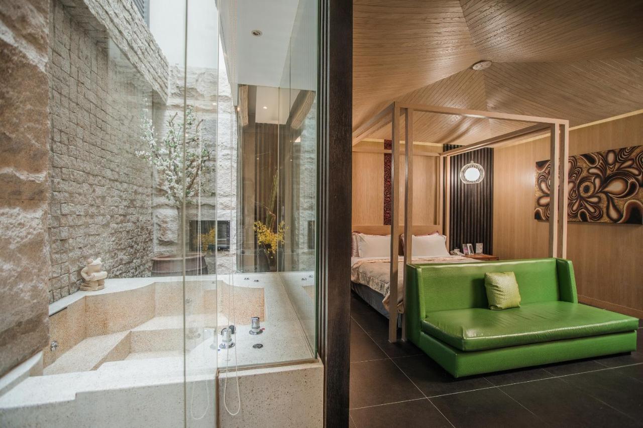 Motel Stars Taichung Extérieur photo