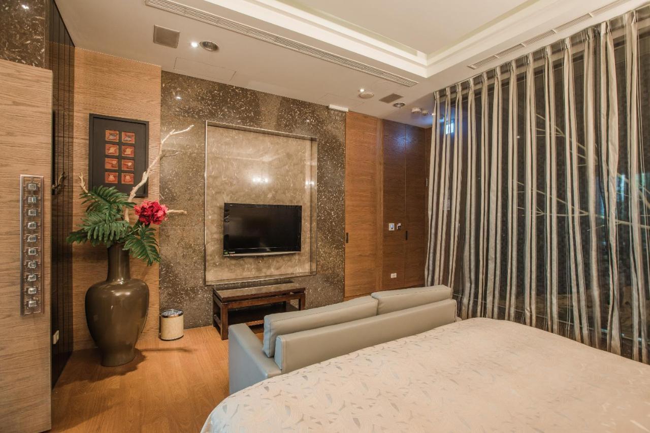 Motel Stars Taichung Extérieur photo