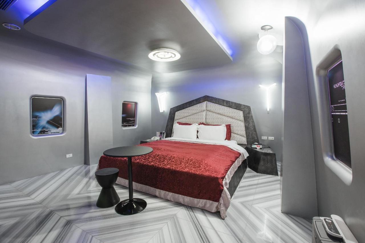 Motel Stars Taichung Extérieur photo